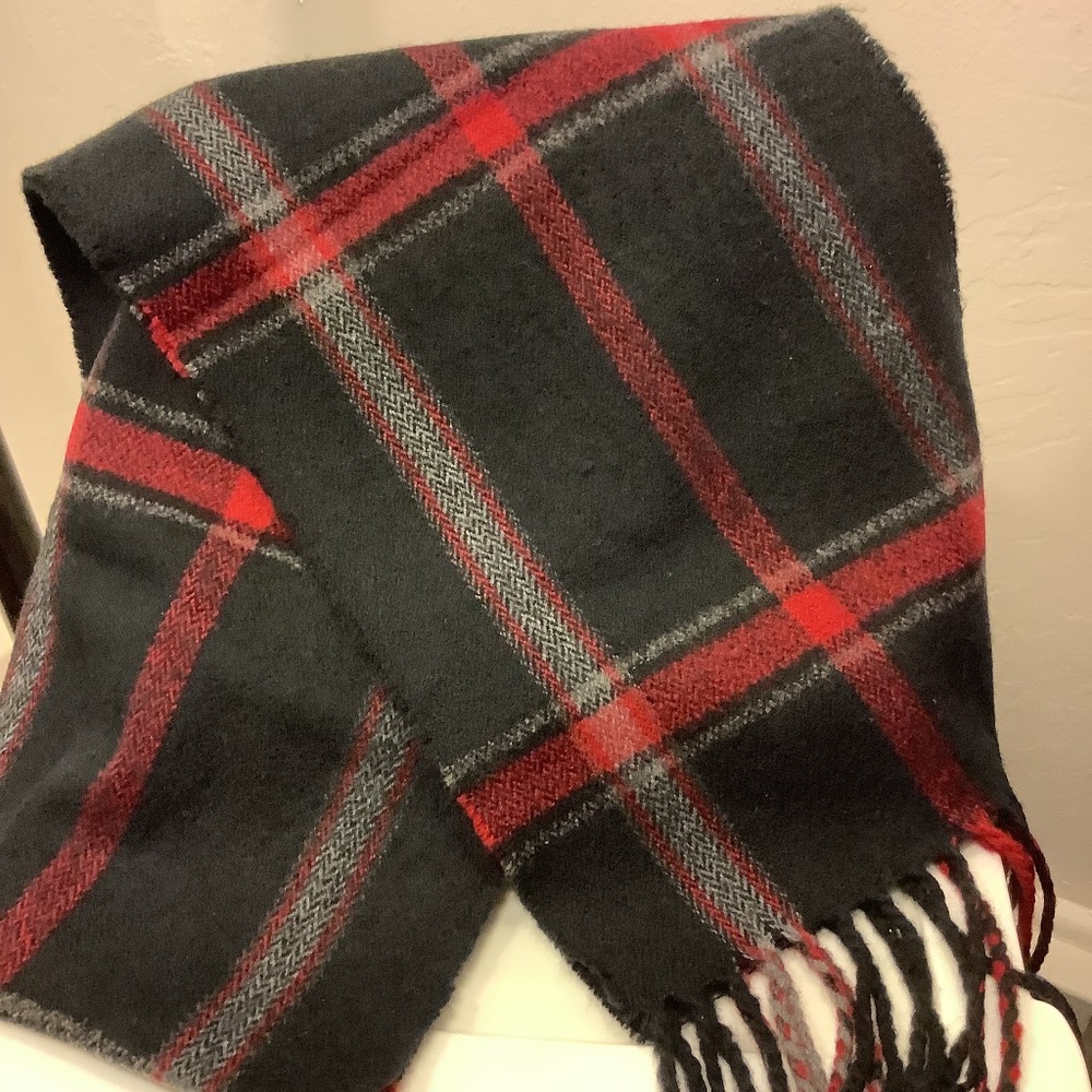 Scarf 100% Acrylic and Soft Warm very Good Looking Scarf